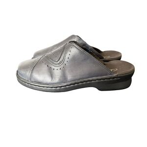 Clarks Women 9M Navy Blue Leather Perforated Slip On Mule Clogs 79973